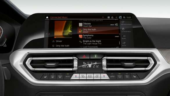 BMW 3 Series Sedan, Connected Music. Frontal close-up of the cockpit display of the BMW 3 Series Sedan with Connected Music.