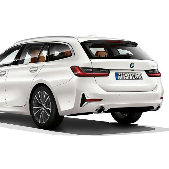 Model Luxury Line three-quarter rear shot BMW 3 Series Touring, Model Luxury Line three-quarter rear shot