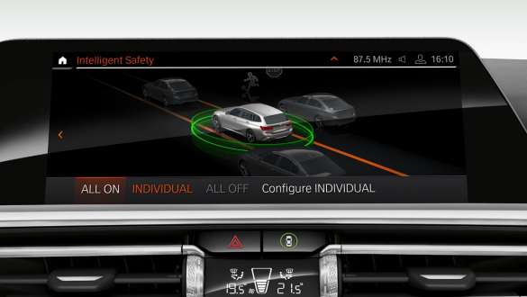 Crossroads warning with city braking function BMW 3 Series Touring, Crossroads warning with city braking function