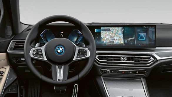 Modern cockpit. BMW 3 Series Touring LCI G21 Modern cockpit