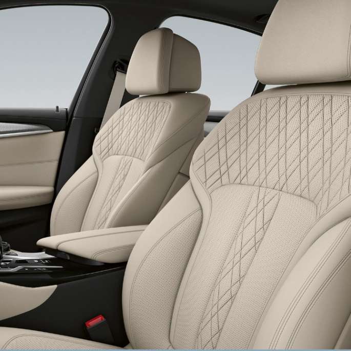 Upholstery BMW 5 Series Sedan G30 Plug-in-Hybrid M Sport package Upholstery in Leather 'Dakota' Black with contrast stitching Blue BMW 5 Series 520d xDrive G30 2020 M Sport package interior