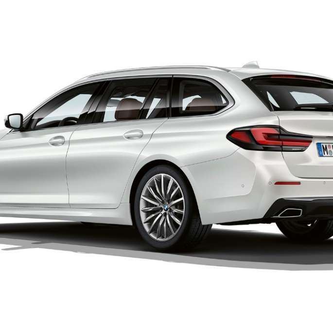 BMW 5 Series Touring G31 Luxury Line rear BMW 5 Series Touring 530i G31 2020 Luxury Line in Mineral White three-quarter rear view