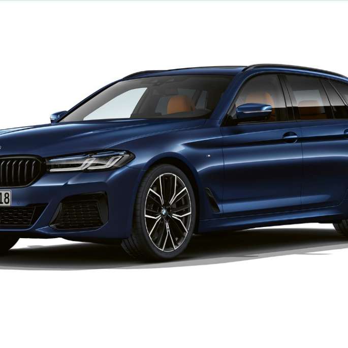 BMW 5 Series Touring G31 M Sport package front BMW 5 Series Touring 530e G31 2020 M Sport package in Tansanite Blue II metallic three-quarter front view