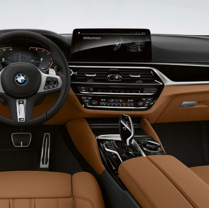 Cockpit BMW 5 Series Touring G31 M Sport package Cockpit BMW 5 Series Touring 530e G31 2020 M Sport package Leather 'Dakota' Cognac exclusive stitching with piping in contrast interior