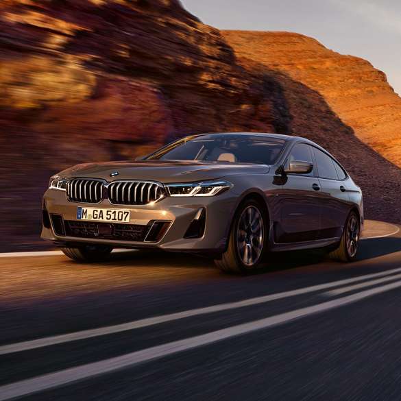 BMW 6 Series Gran Turismo G32 2020 BMW 6 Series Gran Turismo 640i xDrive G32 2020 Bernina Grey in three-quarter front driving in front of landscape