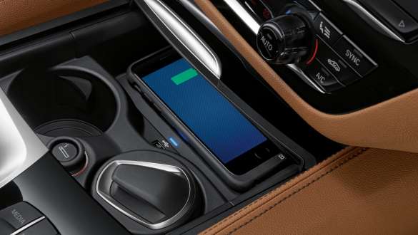 Wireless charging case BMW 6 Series Gran Turismo G32 2020 Wireless charging case BMW 6 Series Gran Turismo G32 2020 close up