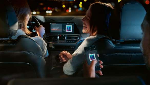 Connected Command. BMW 8 Series Coupé, control display with Connected Command.