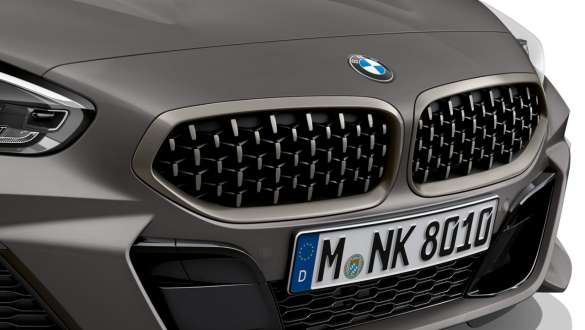 Double kidney grille BMW Z4 M40i Roadster G29 Double kidney grille with mesh design BMW Z4 M40i Roadster G29 2019 BMW Individual Frozen Grey metallic close-up front