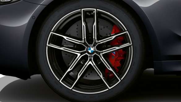 M compound brakes BMW M5 F90 2020 M compound brakes BMW M5 F90 LCI Facelift 2020 Brands Hatch Grey metallic close-up wheel