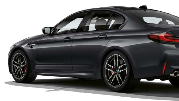 M xDrive BMW M5 F90 2020 side view M xDrive BMW M5 F90 LCI Facelift 2020 Brands Hatch Grey metallic side view