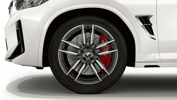 20" M light alloy wheels Double-spoke style 764 BMW X3 M F97 LCI Facelift 2021 BMW X3 M F97 LCI Facelift 2021 Alpine White Uni 20" M light alloy wheels Double-spoke style 764 M close-up