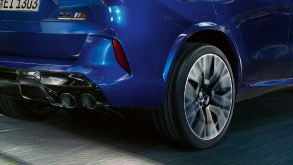 BMW X5 M Competition with M xDrive BMW X5 M Competition with M xDrive Marina Bay Blue metallic F95 2020 close-up rear