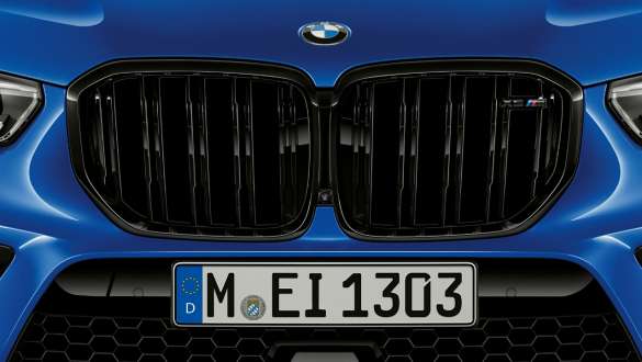 M specific kidney grille of the BMW X5 M Competition M specific kidney grille BMW X5 M Competition F95 Marina Bay Blue metallic exterior