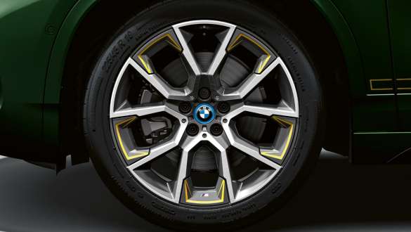 Light alloy wheel Close-up BMW X2 F39 Sanremo Green metallic Light alloy wheel Close-up BMW X2 F39 Sanremo Green metallic