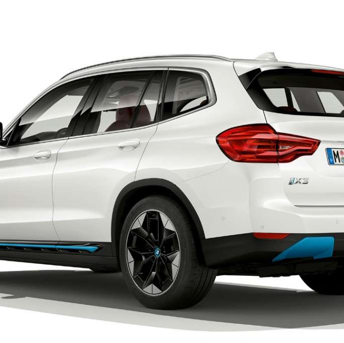 BMW iX3 G08 Model “Impressive” three-quarter rear view BMW iX3 G08 2020 Model “Impressive” Mineral White metallic three-quarter rear view
