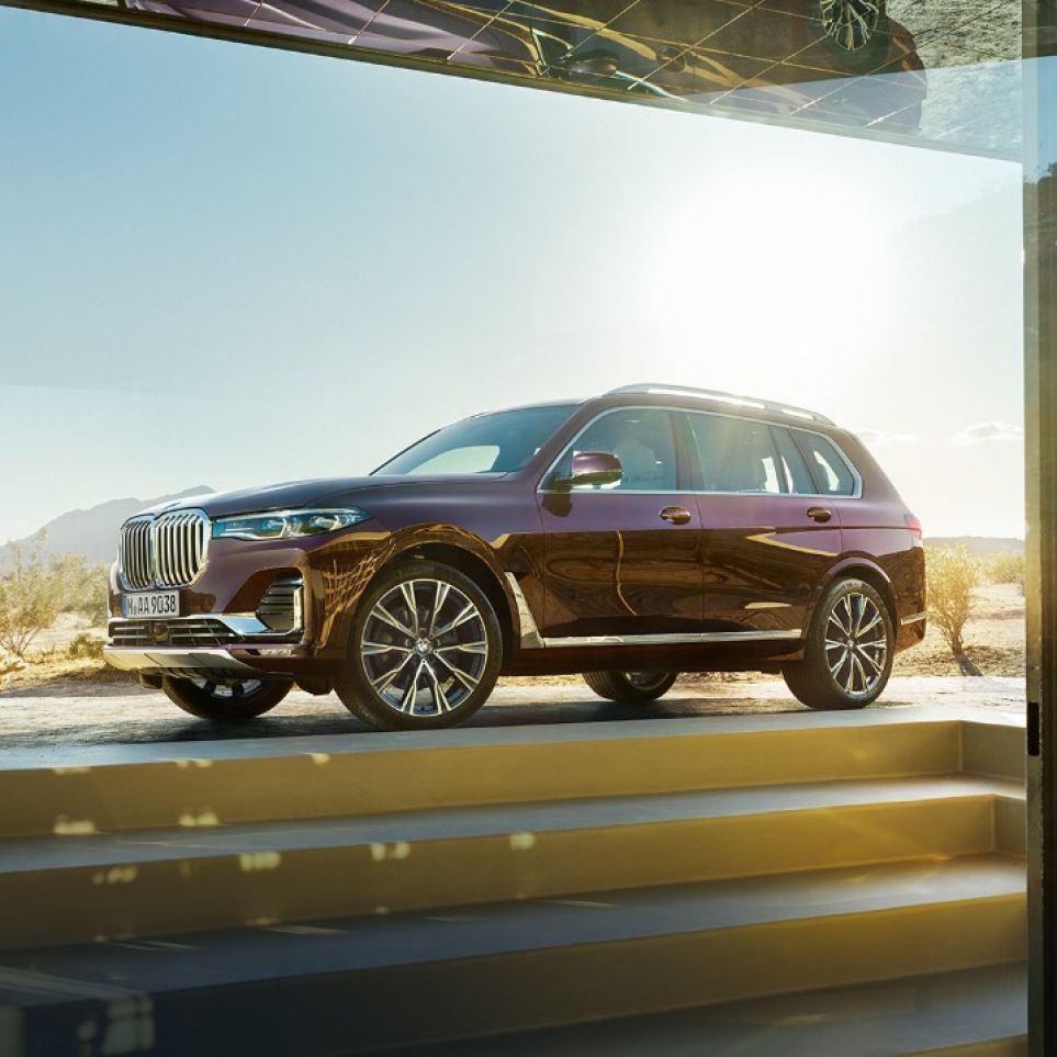 BMW Individual X7 xDrive40i, side perspective BMW X7 in Ametrin Metallic standing from the side perspective, G07 2019