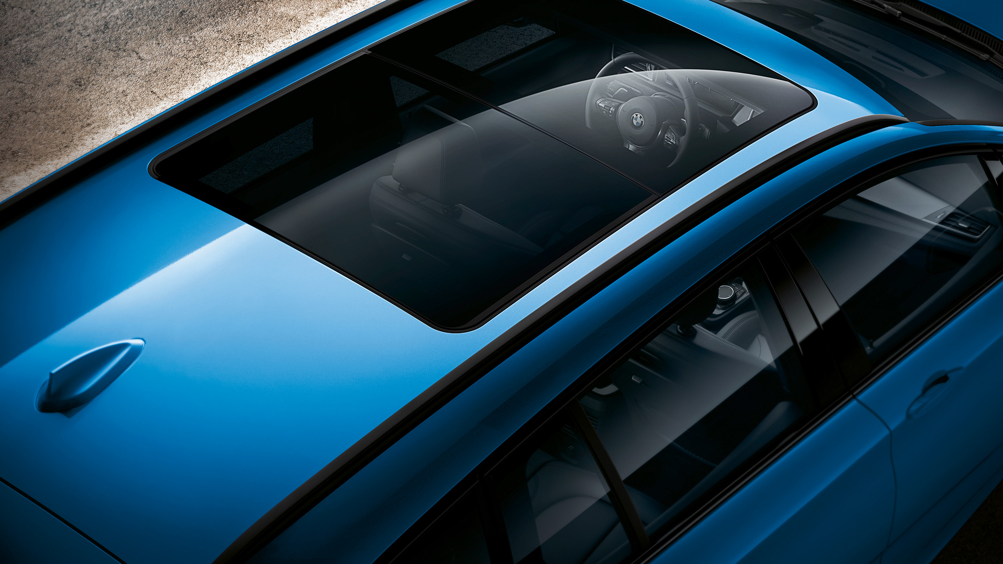 Panorama glass roof BMW 2 Series Gran Tourer Panorama glass roof BMW 2 Series Gran Tourer F46 2018 Misano Blue metallic bird’s-eye view