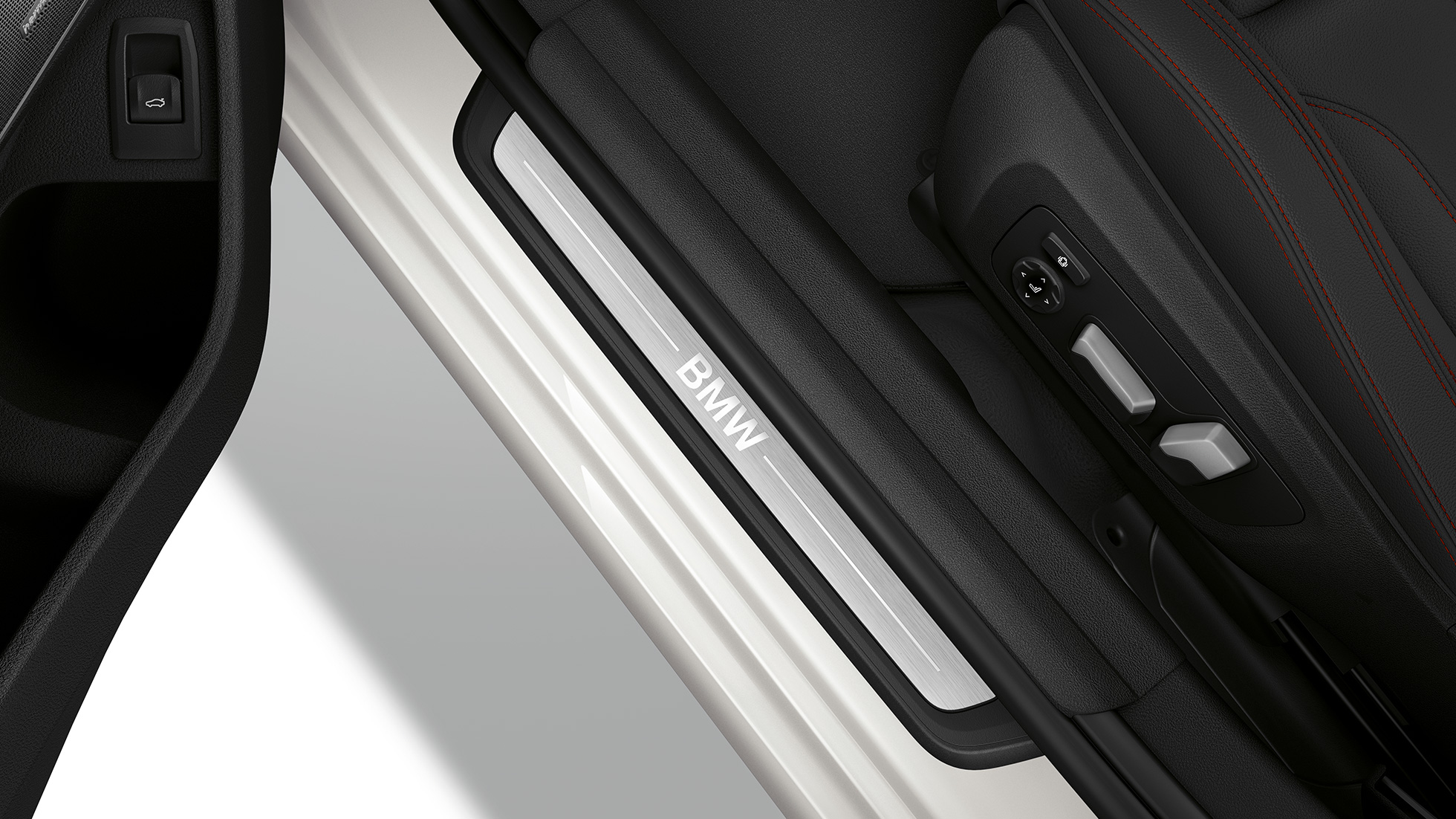 BMW 3 Series Sedan, Model Sport Line entry sill. Top view of the door sill of the BMW 3 Series Sedan with Model Sport Line features.
