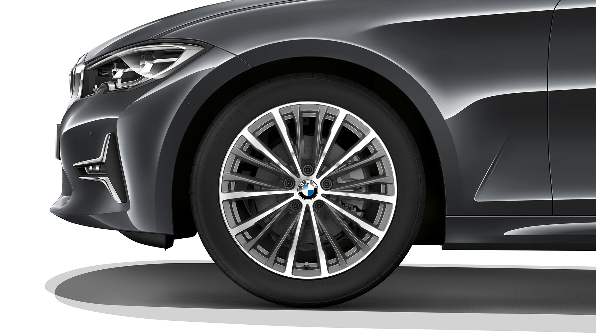 BMW 3 Series Sedan, Modell Luxury Line light alloy wheel. Close-up of the light alloy wheel of the BMW 3 Series Sedan with Model Luxury Line equipment.