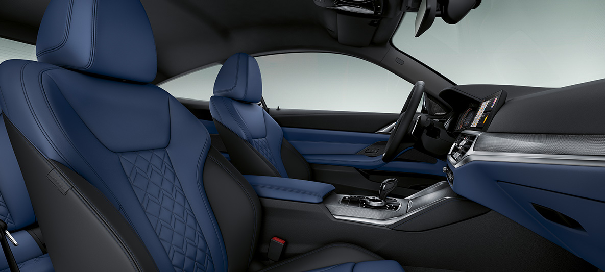Leather trim 'Merino' Fiona Red/Black BMW 4 Series Coupé Individual 2020 G22 Interior BMW Individual extended leather trim 'Merino' Fjord Blue/Black BMW 4 Series Coupé Individual G22 2020 interior