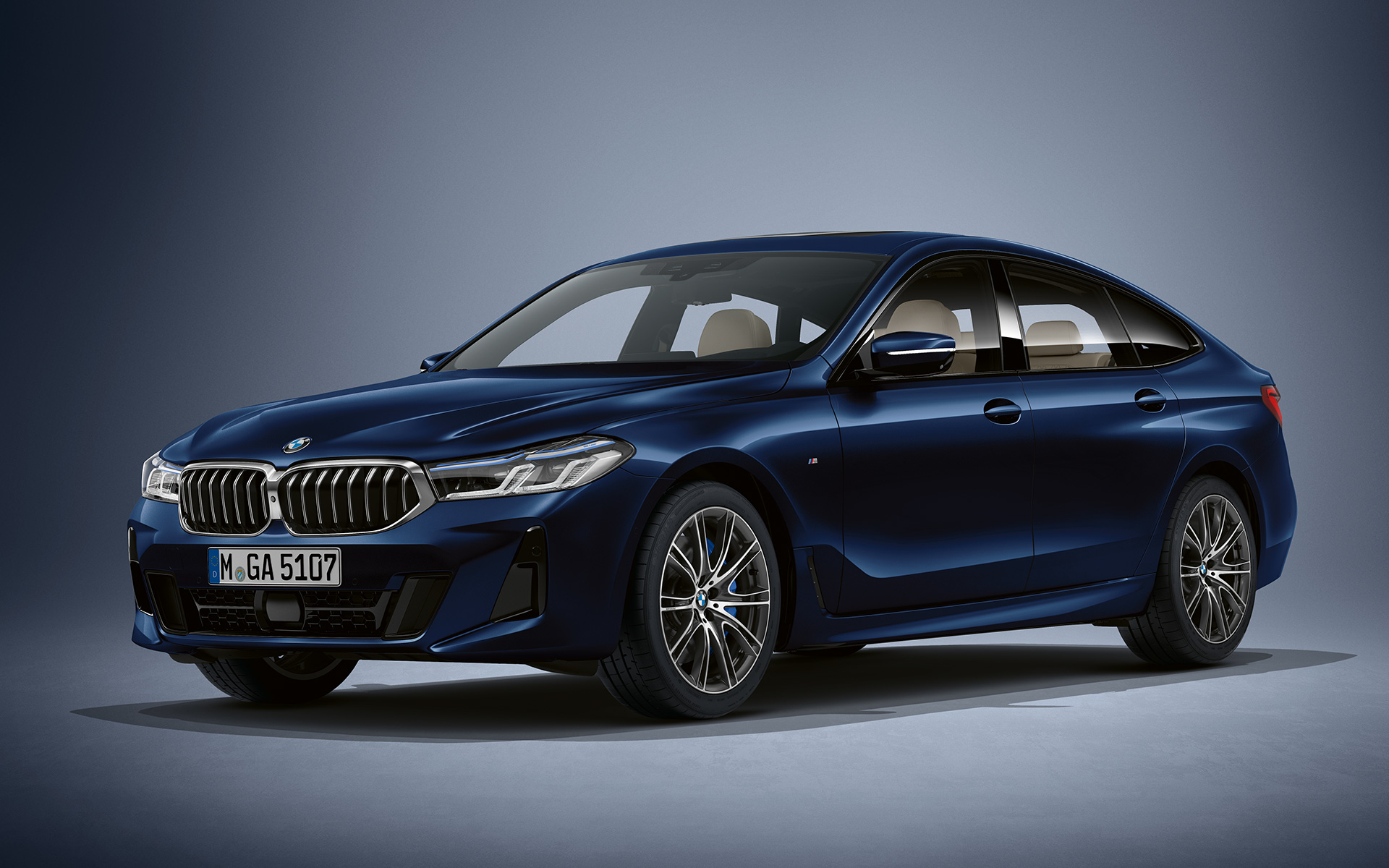 BMW Individual paint finish Tansanite blue metallic BMW 6 Series Gran Turismo G32 2020 BMW Individual paint finish Tansanite blue metallic BMW 6 Series Gran Turismo G32 2020 three-quarter front view standing