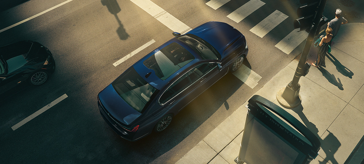 BMW 7 Series Sedan G11 G12 BMW Individual Aventurine Red metallic birds-eye perspective BMW 7 Series Sedan G11 G12 BMW Individual Aventurine Red metallic birds-eye perspective