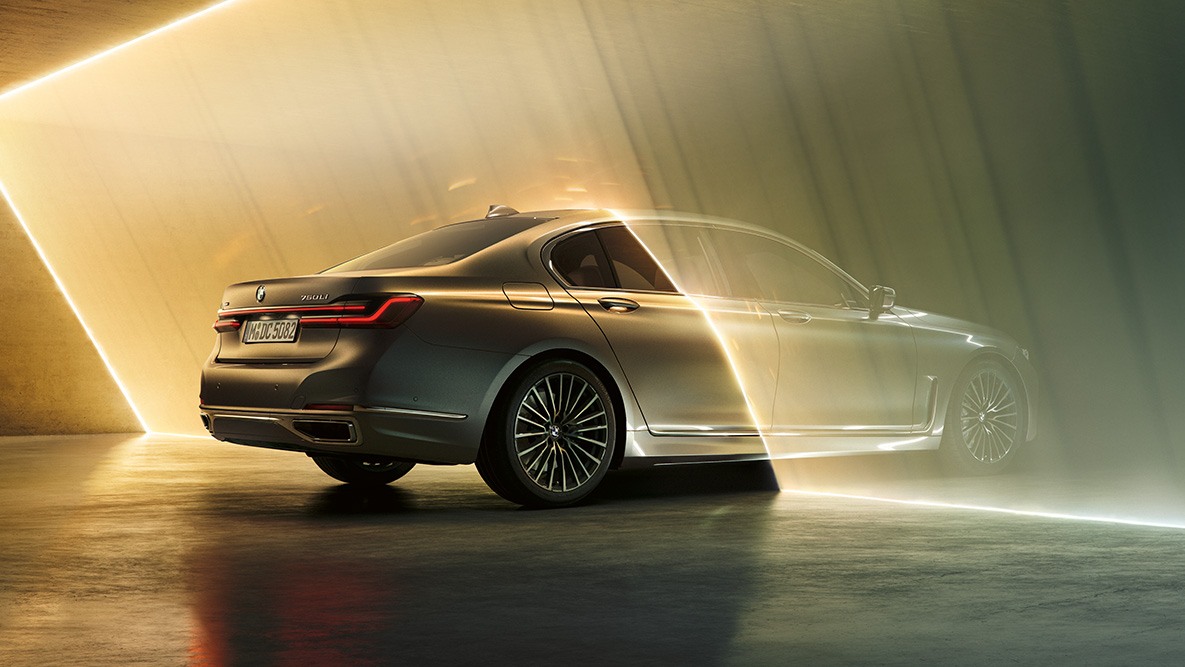 BMW 7 Series Sedan G11 G12 2019 Bernina Grey BMW 7 Series Sedan G11 G12 2019 Bernina Grey Amber Effect three-quarter rear view surrounded by beam of light