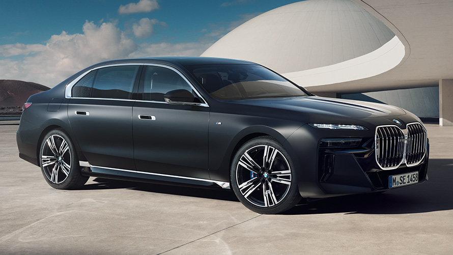 BMW 7er Sedan (G70) 7/8 side view standing BMW 7er Sedan (G70) 7/8 side view standing