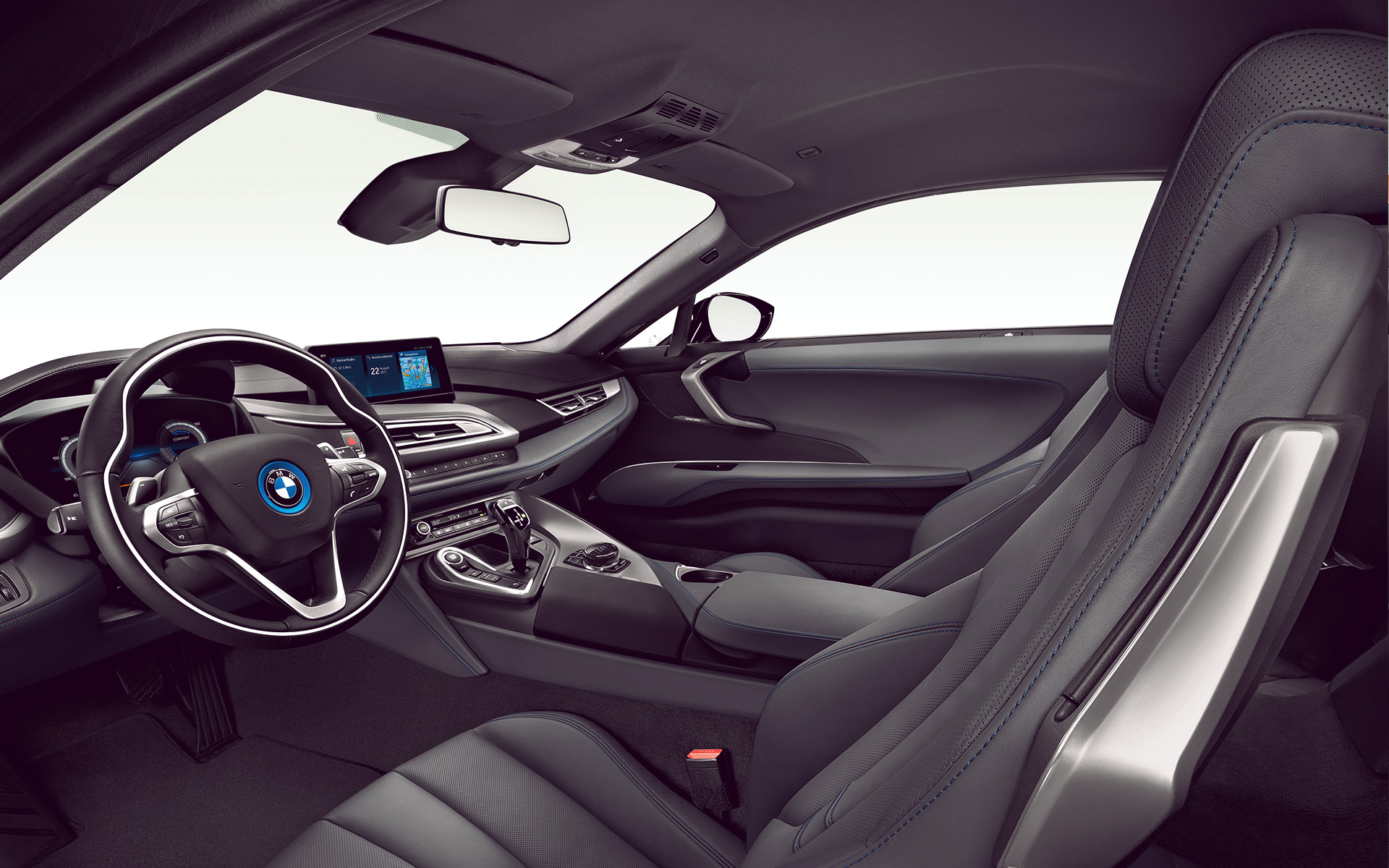 The features line in Carpo Amido Black in full leather. The features line in Carpo Amido Black in full leather.
