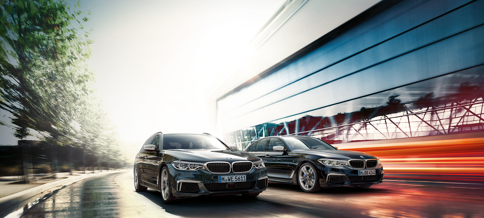 BMW M550d xDrive Touring Azurite Black Blue metallic BMW M550d xDrive Touring G31 Azurite Black Blue metallic three-quarter side view