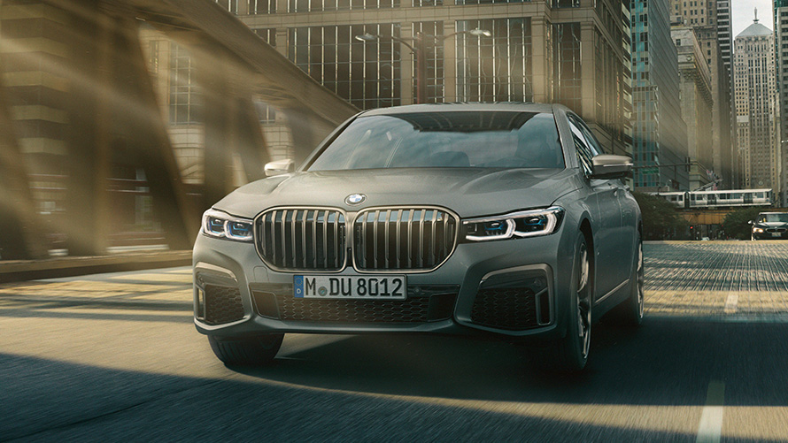 Front view BMW M760Li xDrive Sedan G11 G12 2019 technical data BMW M760Li xDrive Sedan G11 G12 2019 technical data scetch front view driving in urban setting