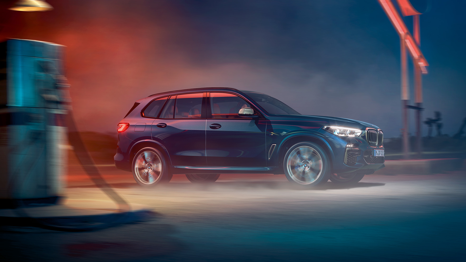 BMW X5 M50i side view BMW X5 M50i G05 with M light alloy wheels Carbon black metallic side view