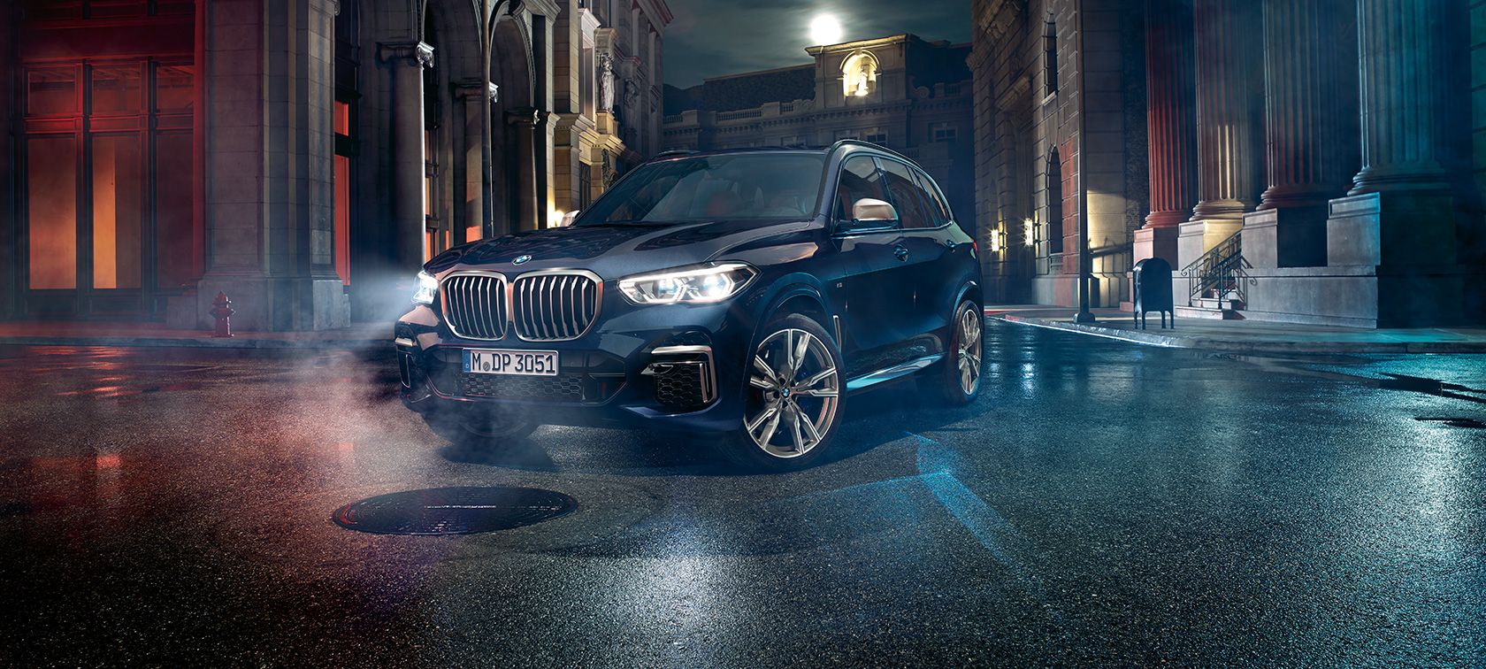 BMW X5 M50i three-quarter front view G05 BMW X5 M50i G05 2018 SUV Carbon black metallic three-quarter front view