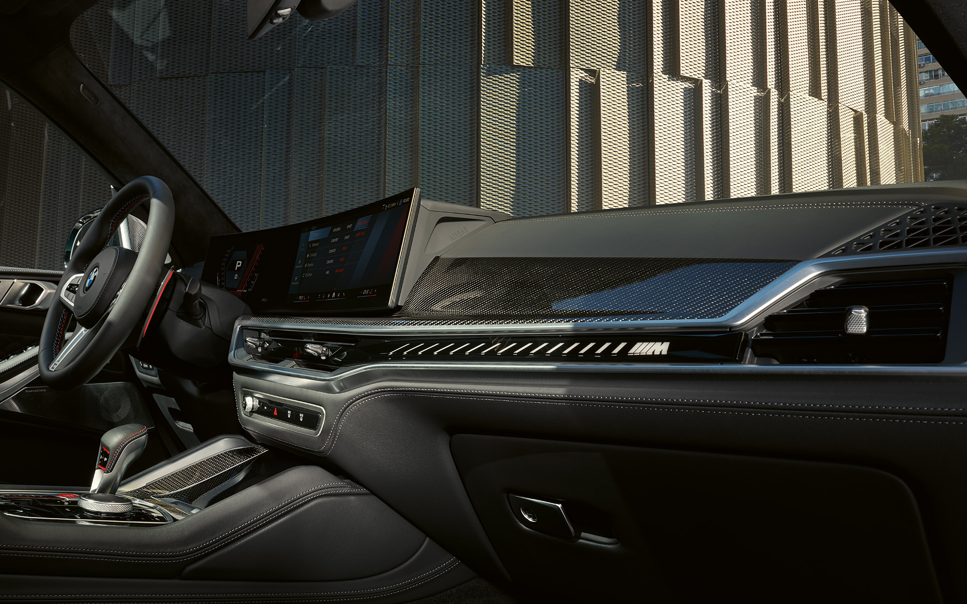 BMW X5 M Competition F95 M specific views in Curved Display BMW X5 M Competition F95 2023 M specific views in Curved Display