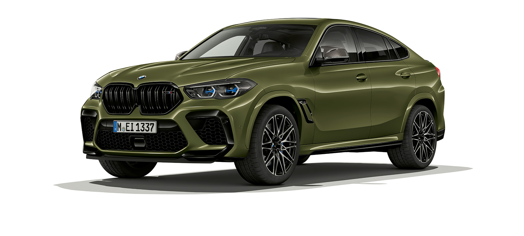 BMW X6 M Competition three-quarter side view F96 BMW X6 M Competition F96 2020 SUV BMW Individual Special Paint Urban Green three-quarter side view