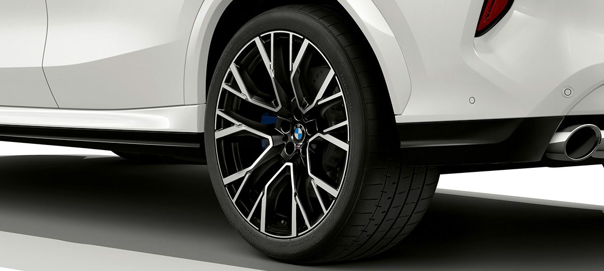 21" M light alloy wheels Bicolor Orbitgrey BMW X6 M F96 21" M light alloy wheels Bicolor Orbitgrey BMW X6 M F96 2020 SUV close-up