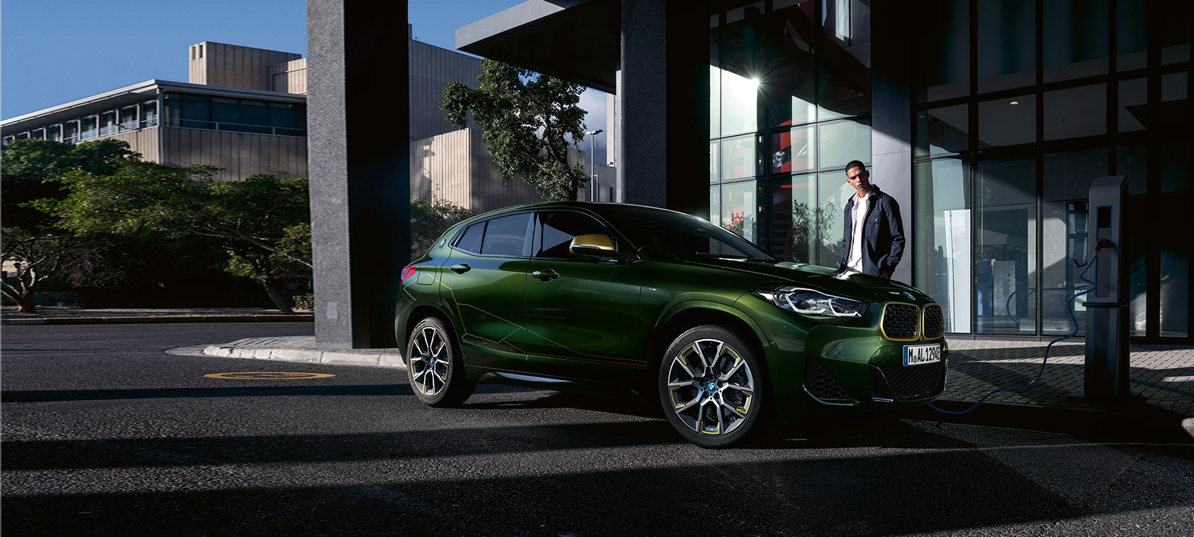 BMW X2 F39 Sanremo front view Three-quarter side view with model BMW X2 F39 Sanremo front view Three-quarter side view with model