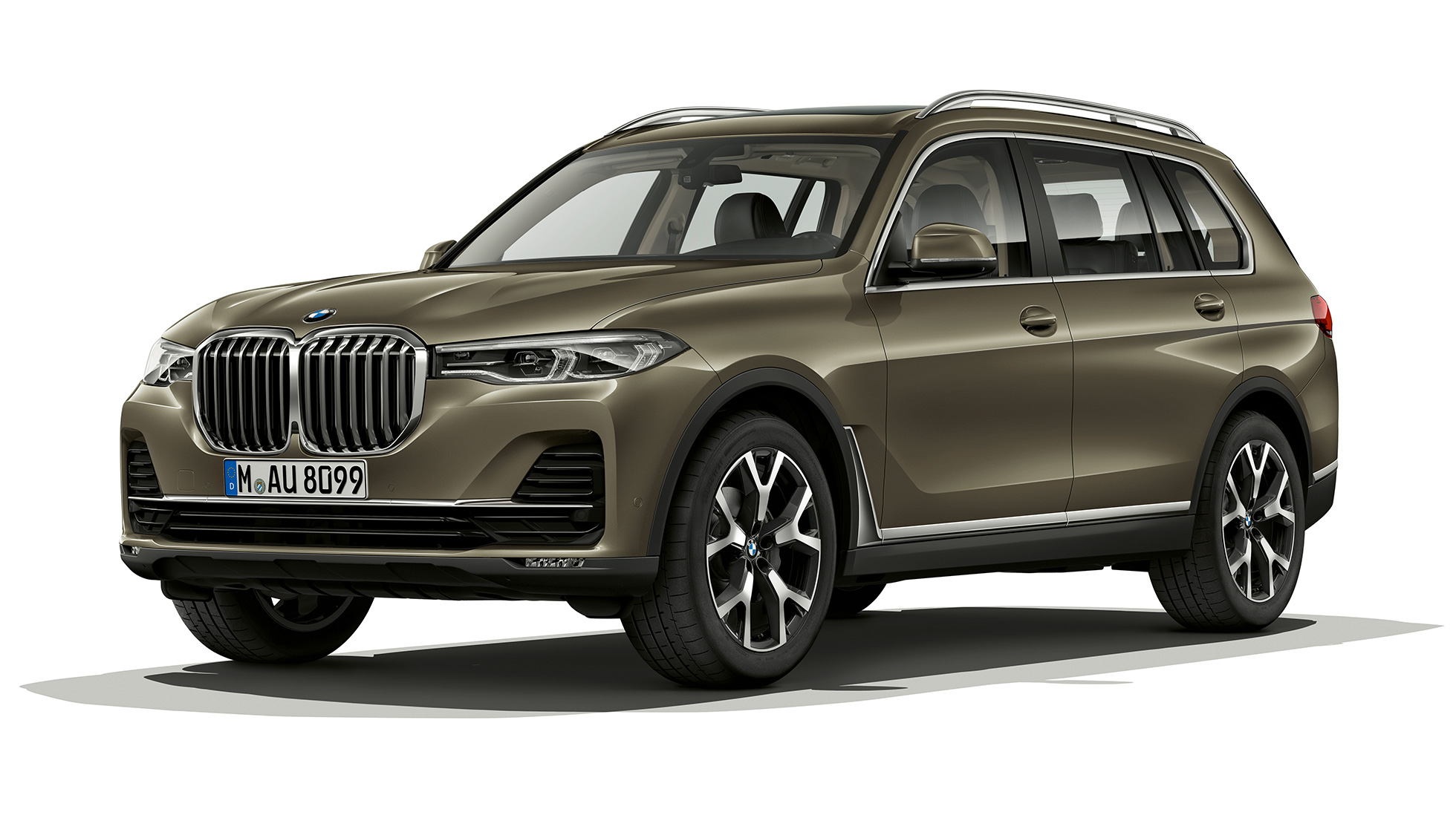 BMW X7 Studio shot of the BMW X7 three-quarter front view in Vermont bronze