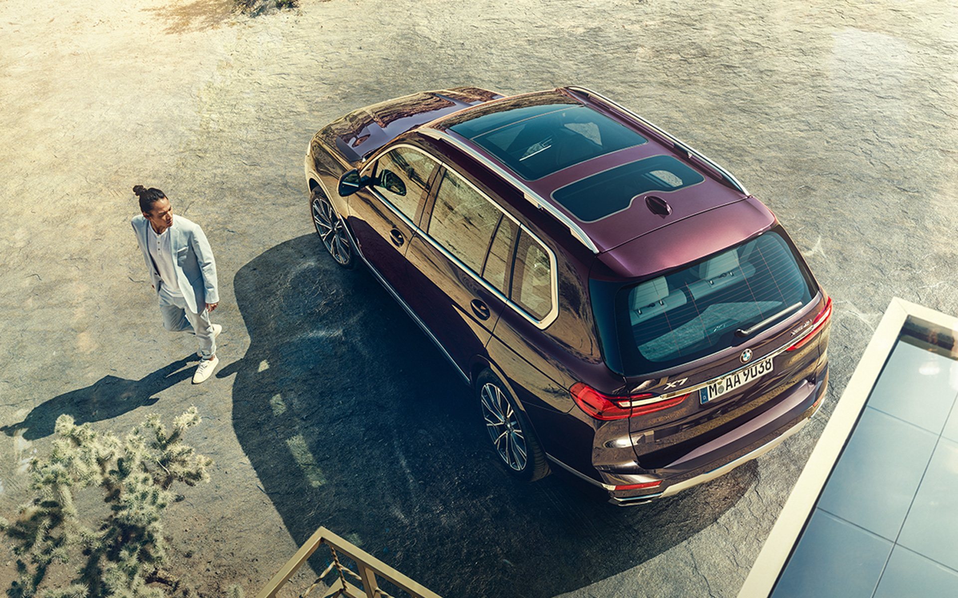 BMW X7 Individual xDrivve40i G07 2018 ametrin metallic bird’s eye view with model BMW X7 Individual xDrivve40i G07 2018 ametrin metallic bird’s eye view with model