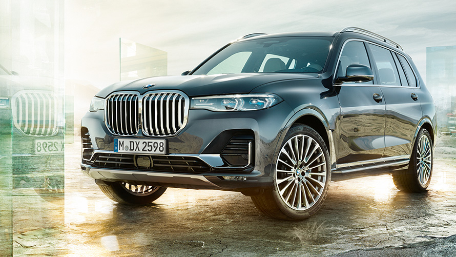 BMW X7 2019 G07 arctic grey three-quarter front view standing BMW X7 2019 G07 arctic grey three-quarter front view standing