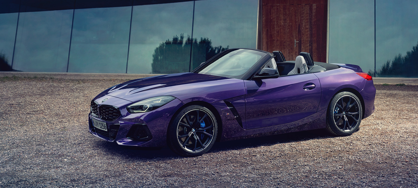 BMW Z4 M40i Roadster (G29) three-quarter side view BMW Z4 M40i Roadster (G29) three-quarter side view