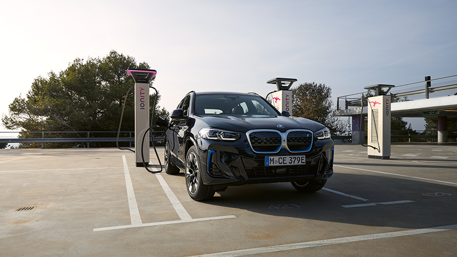 BMW Charging BMW Special Sales Sustainability Hub Environment BMW Special Sales Sustainability Hub Environment BMW Charging BMW vehicle standing at charging station