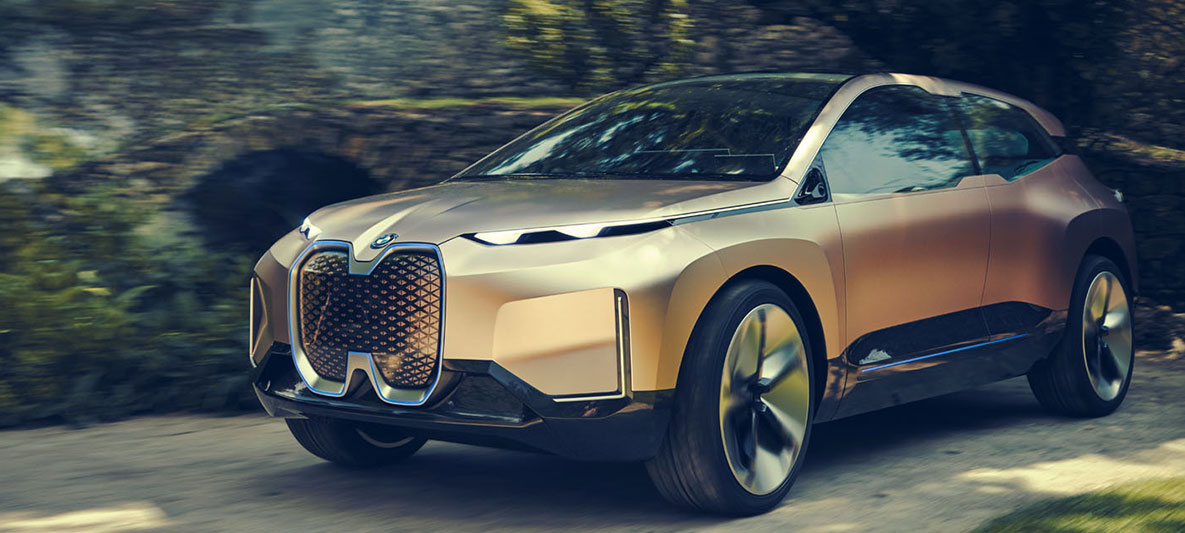 Three-quarter-front shot of the BMW Vision iNEXT Three-quarter-front shot of the BMW Vision iNEXT in front of wall