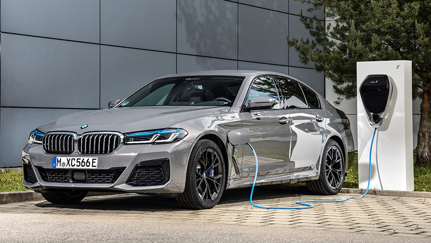 BMW 5 Series Sedan charges at Wallbox Remote Software Upgrade BMW 5 Series Sedan charges at Wallbox
