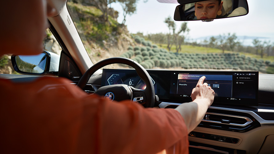 BMWiX (i20) Driver operates BMW Curved Display by touch Remote Software Upgrade BMW iX (i20) Driver operates BMW Curved Display by touch