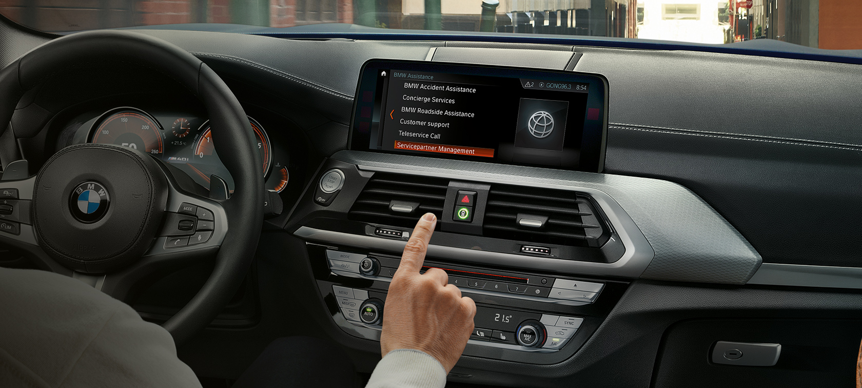 Interior photo of a BMW with control display Interior photo of a BMW with a call on the control display