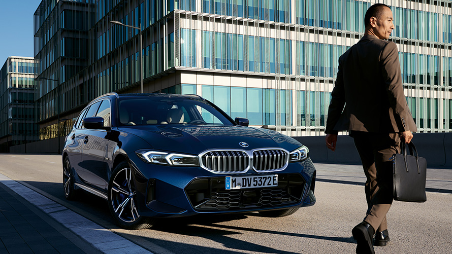 BMW Corporate sales services BMW financing and leasing for business clients Men going to BMW vehicle