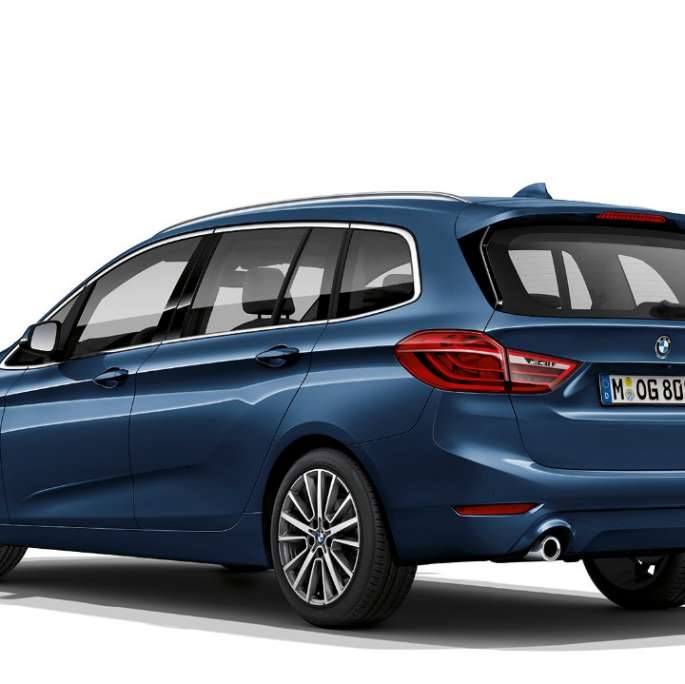 BMW 2 Series Gran Tourer 218i Modell Advantage F46 2018 Phytonic Blue three-quarter rear view 