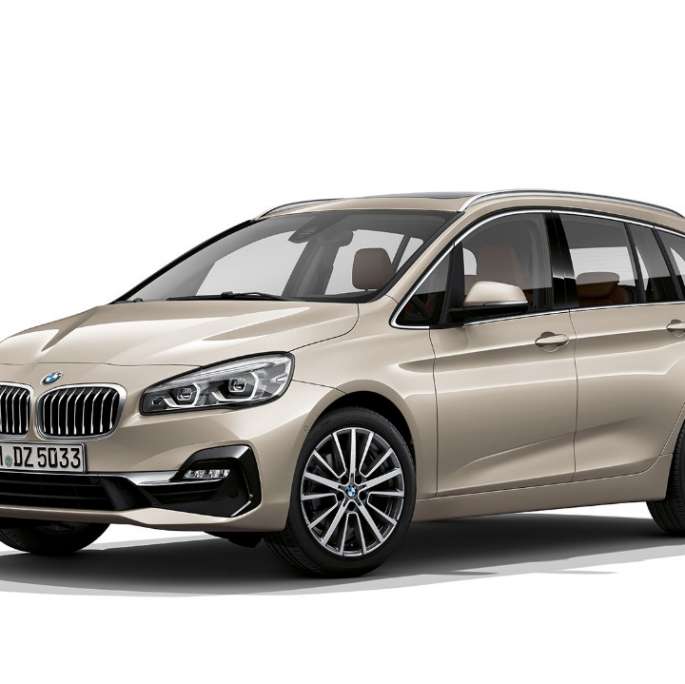 BMW 2 Series Gran Tourer 218d xDrive Model Luxury Line F46 2018 Cashmere Silver three-quarter front view 
